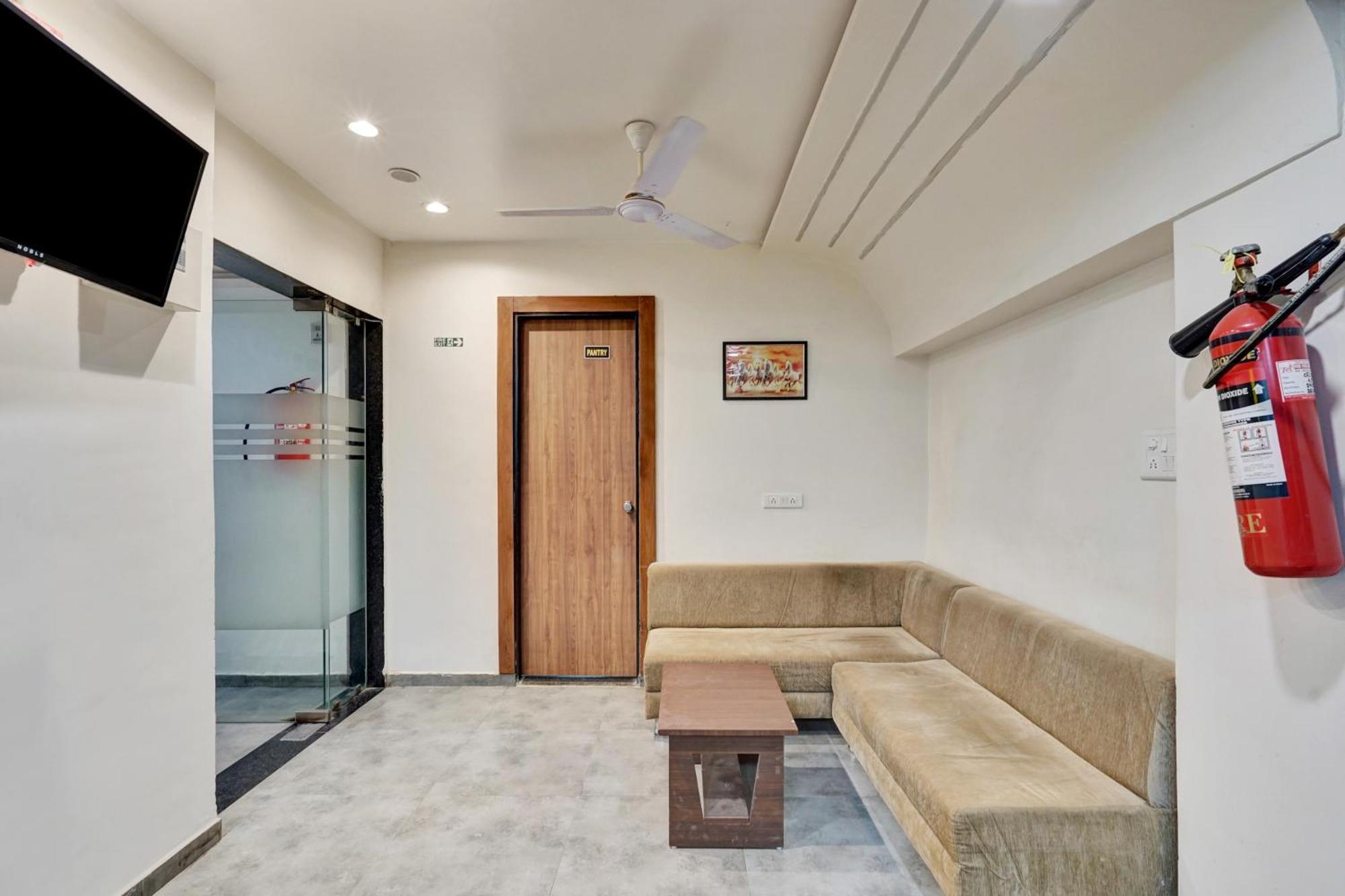 Super Collection O Kudasan Gandhinagar Formerly Hotel Royal Mansion Bagian luar foto